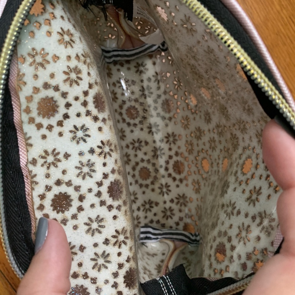 small makeup bag - Picture 2 of 2